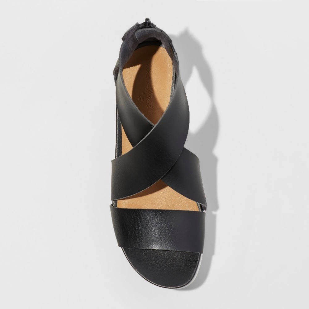 NWT Hummingbird Ankle Strap Sandals - Picture 3 of 4